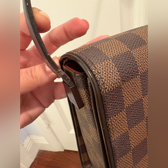 Authentic Louis Vuitton Shoulder Bag - Picture 4 of 7